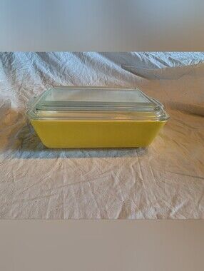2/100$ Pyrex Yellow Glass Loaf Pan with Clear Lid